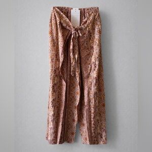 Band of the Free Peach/Mauve Cropped Pants. 5/25